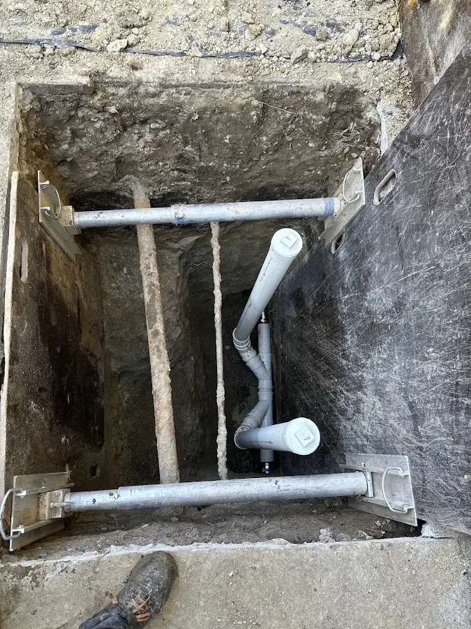Experienced plumber completing Drain Cleaning work in Johnston City